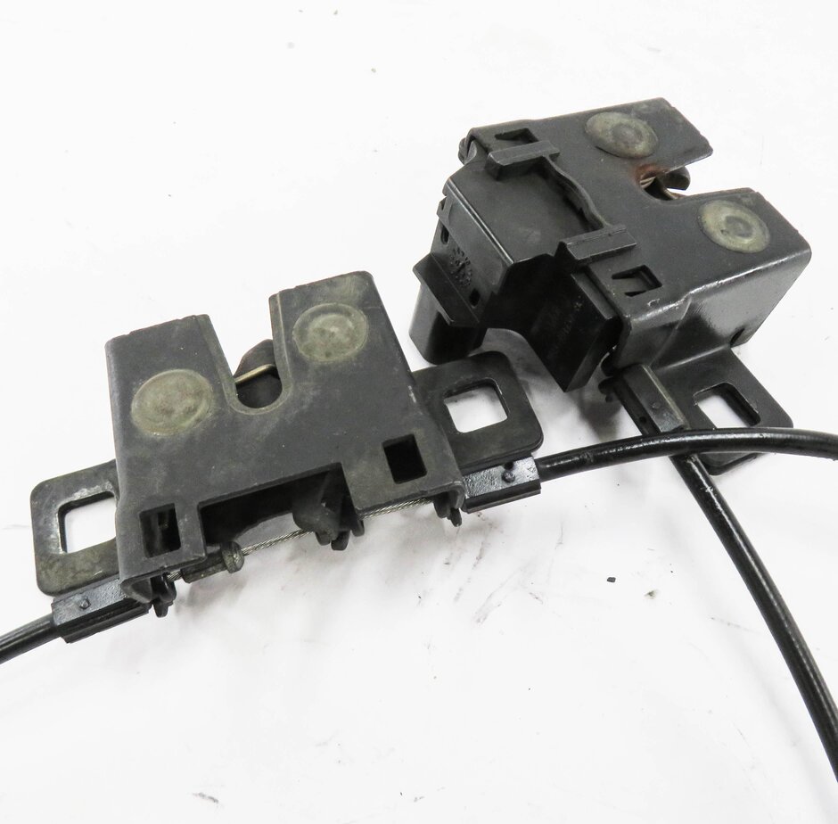 Thumbnail 4: 2010 RANGE ROVER SPORT (L320) FRONT LEFT & RIGHT LOWER HOOD LOCK LATCH SET-2