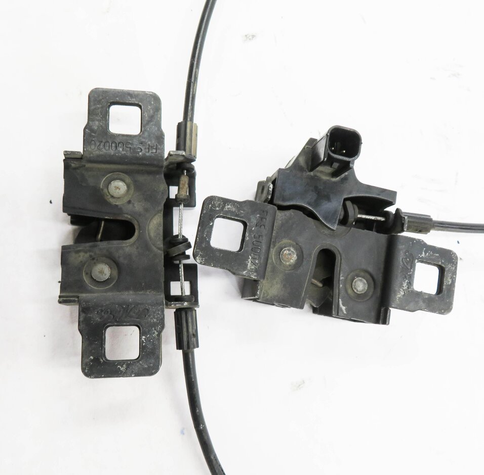 Thumbnail 6: 2010 RANGE ROVER SPORT (L320) FRONT LEFT & RIGHT LOWER HOOD LOCK LATCH SET-2