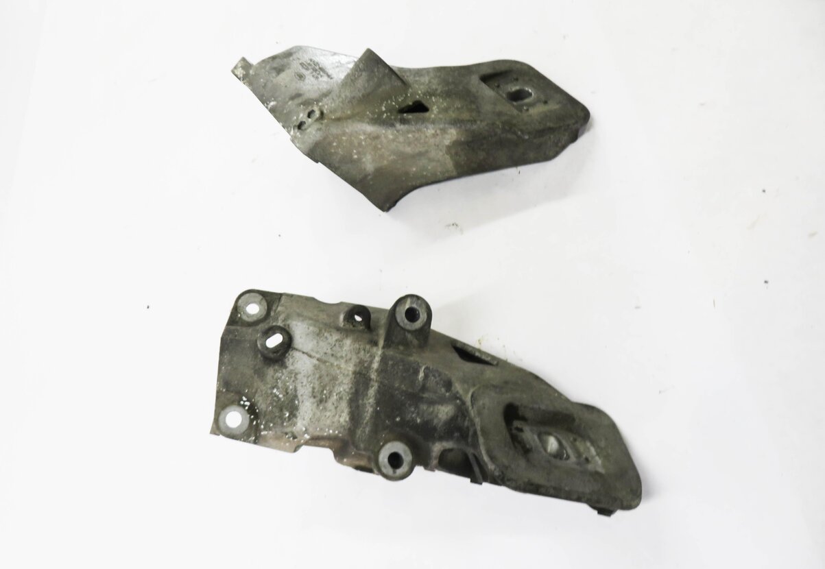 Thumbnail 4: 2010 RANGE ROVER SPORT (L320) 5.0L AJ133 V8 ENGINE - MOTOR MOUNT BRACKET SET-2