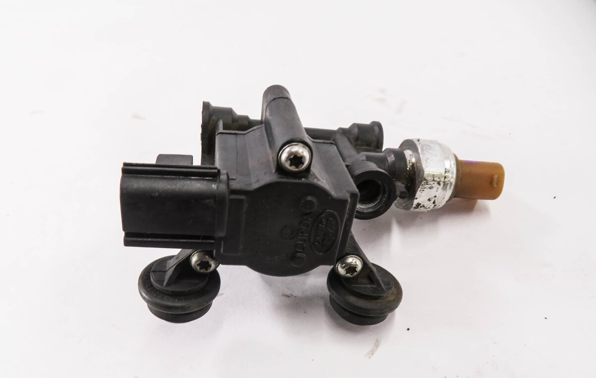 Thumbnail 8: 2010 RANGE ROVER SPORT (L320) AIR SUSPENSION VALVE BLOCK SET-3