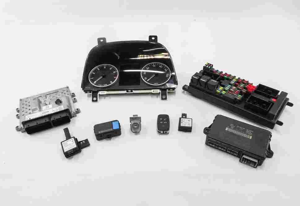 Thumbnail 3: 2010 RANGE ROVER SPORT (L320) 5.0L V8 ENGINE ECM BCM IMMOBILIZER MODULE KEY SET