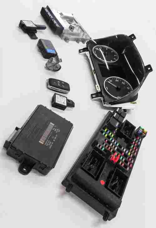 Thumbnail 9: 2010 RANGE ROVER SPORT (L320) 5.0L V8 ENGINE ECM BCM IMMOBILIZER MODULE KEY SET