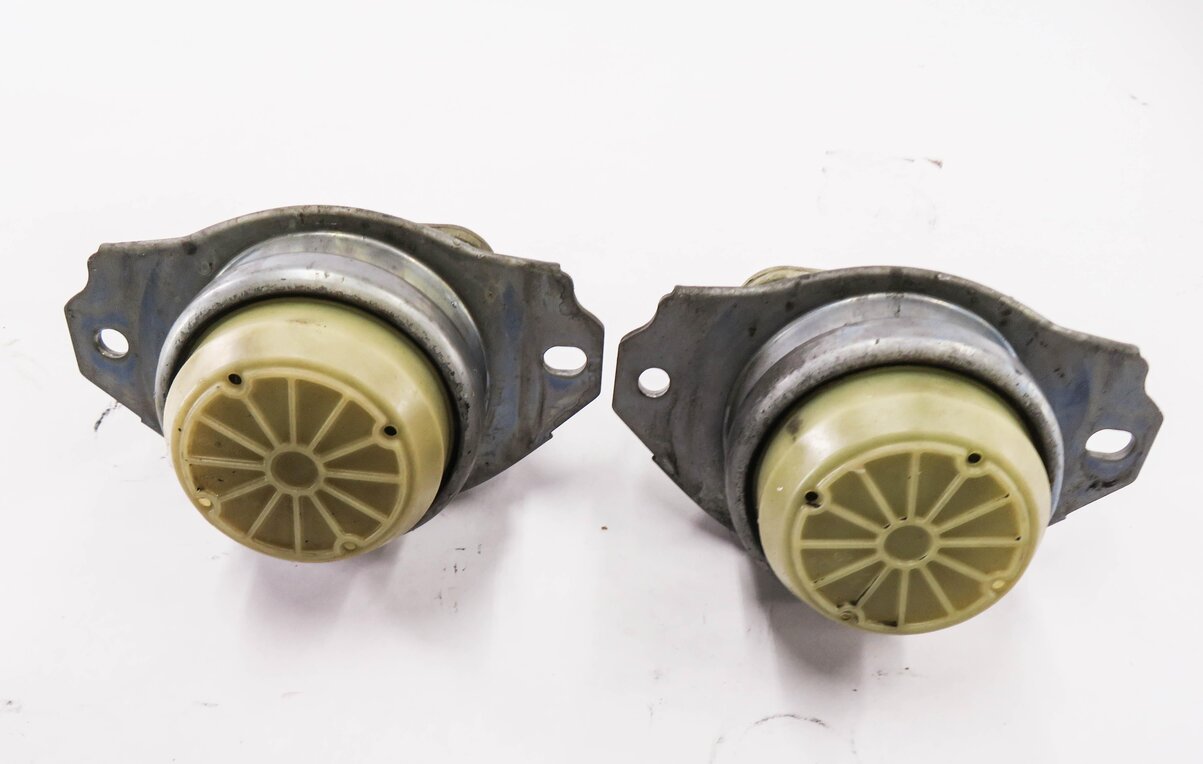 Thumbnail 2: 2010 RANGE ROVER SPORT (L320) 5.0L AJ133 V8 ENGINE LEFT & RIGHT MOTOR MOUNT SET