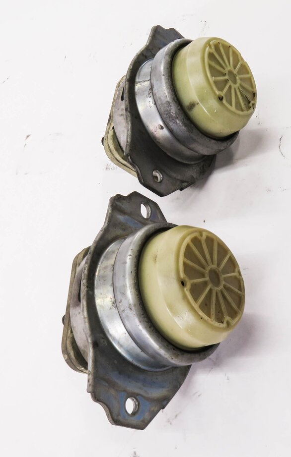Thumbnail 3: 2010 RANGE ROVER SPORT (L320) 5.0L AJ133 V8 ENGINE LEFT & RIGHT MOTOR MOUNT SET
