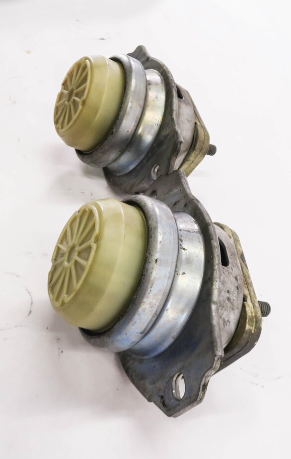 Thumbnail 4: 2010 RANGE ROVER SPORT (L320) 5.0L AJ133 V8 ENGINE LEFT & RIGHT MOTOR MOUNT SET