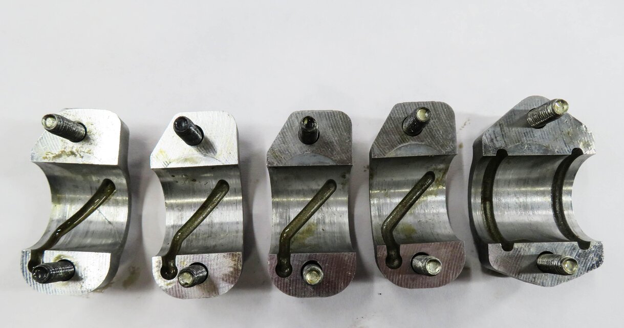 Thumbnail 5: 2010 RANGE ROVER SPORT (L320) 5.0L V8 ENGINE - EXHAUST CAMSHAFT BEARING CAP SET