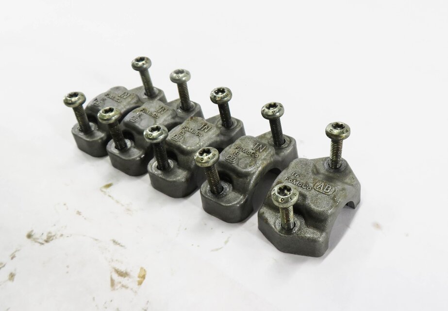 Thumbnail 2: 2010 RANGE ROVER SPORT (L320) 5.0L V8 ENGINE - INTAKE CAMSHAFT BEARING CAP SET