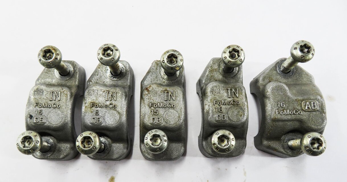 Thumbnail 4: 2010 RANGE ROVER SPORT (L320) 5.0L V8 ENGINE - INTAKE CAMSHAFT BEARING CAP SET