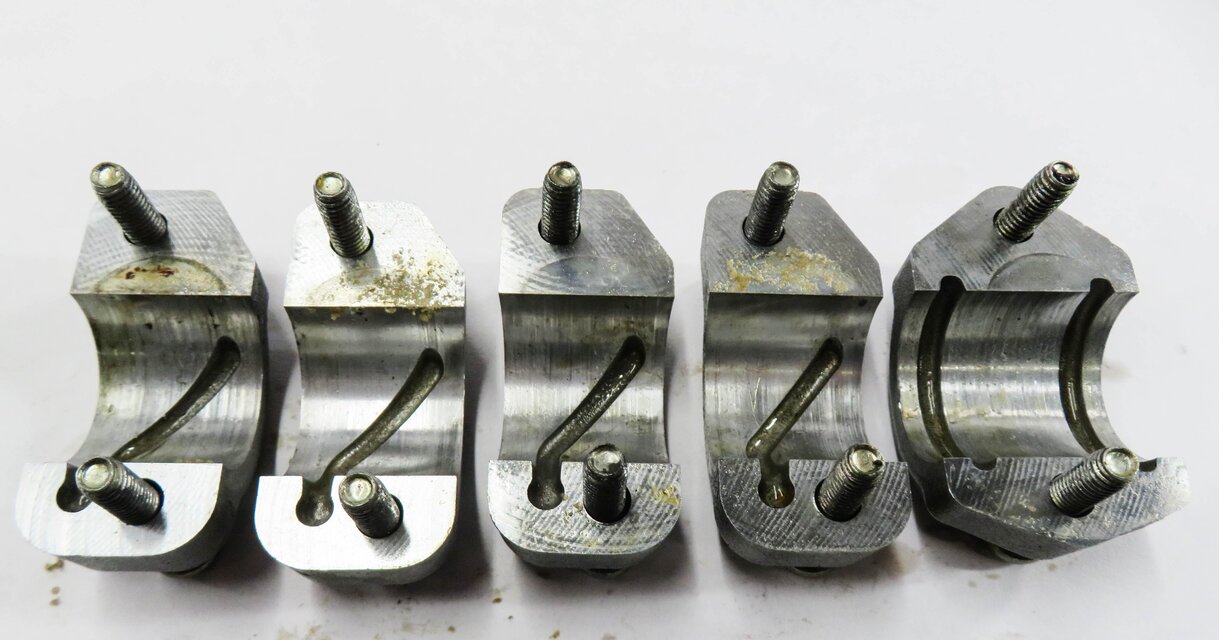 Thumbnail 5: 2010 RANGE ROVER SPORT (L320) 5.0L V8 ENGINE - INTAKE CAMSHAFT BEARING CAP SET
