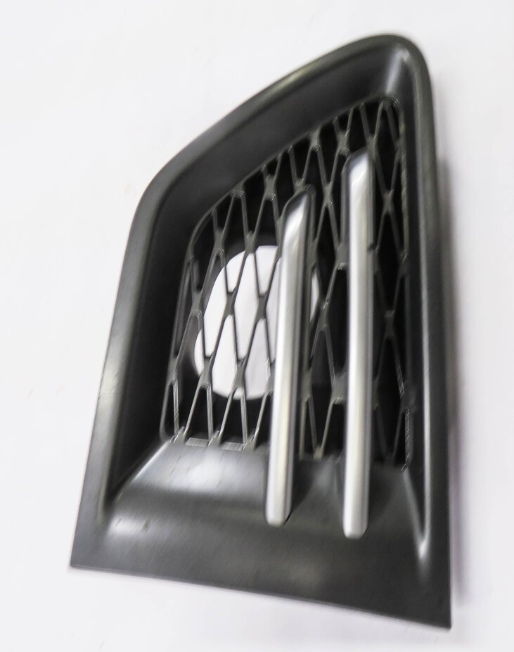Thumbnail 3: 2010 RANGE ROVER SPORT (L320) LEFT FRONT DRIVER FENDER VENT GRILLE TRIM