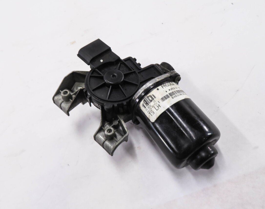 Thumbnail 1: 05-16 LAND ROVER LR3 LR4 - RANGE ROVER SPORT (L320) FRONT WINDSHIELD WIPER MOTOR