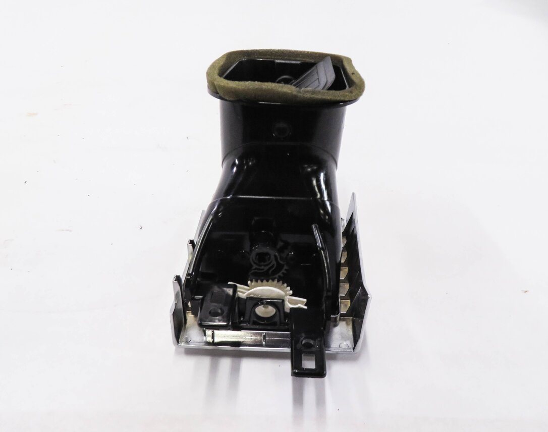 Thumbnail 5: 2010 RANGE ROVER SPORT (L320) LEFT FRONT * CENTER DASH * HEATER A/C AIR VENT