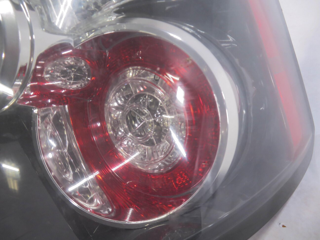 Thumbnail 8: 2010-2011 RANGE ROVER SPORT (L320) LEFT DRIVER TAILLIGHT BRAKE LIGHT LAMP