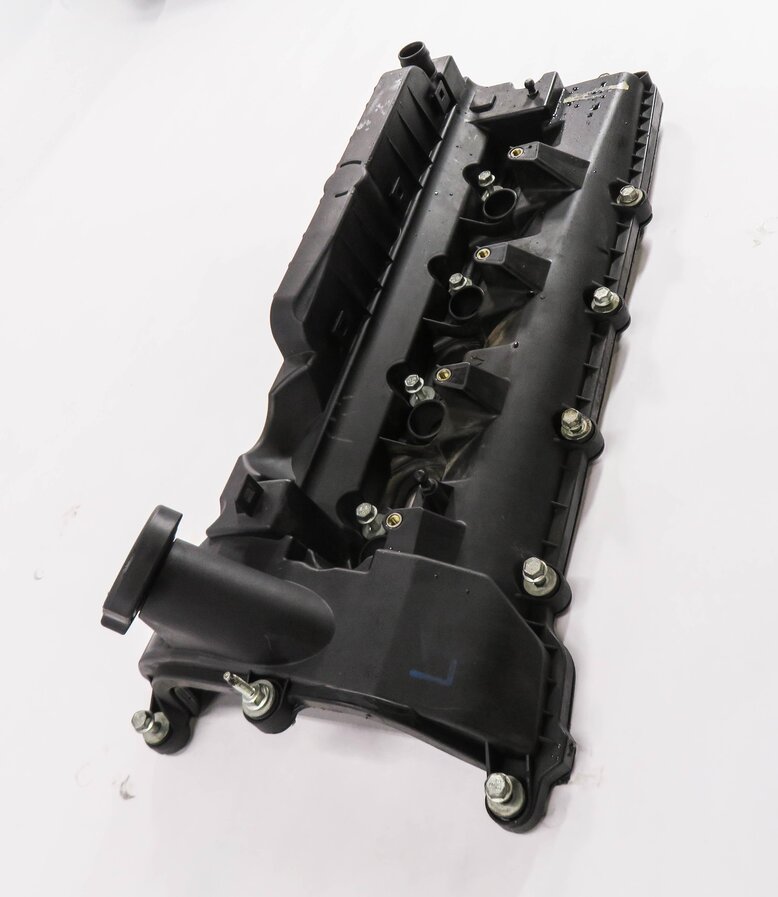 Thumbnail 3: 10-18 RANGE ROVER SPORT (L320 L322 L494 L405) 5.0L V8 - LEFT ENGINE VALVE COVER