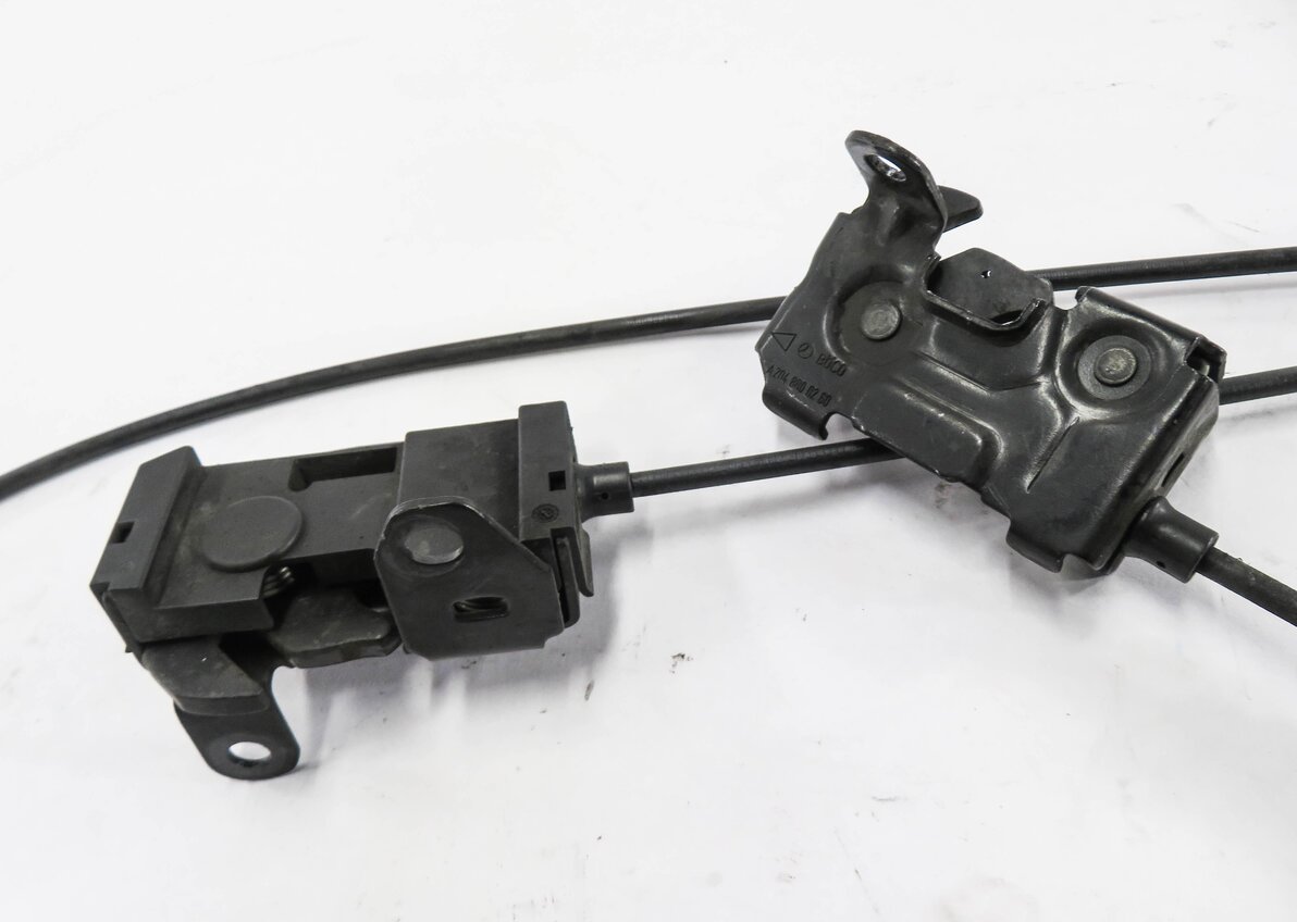 Thumbnail 4: 2013 MERCEDES E350 (W212) FRONT LEFT & RIGHT LOWER HOOD LOCK LATCH SET w/ CABLE