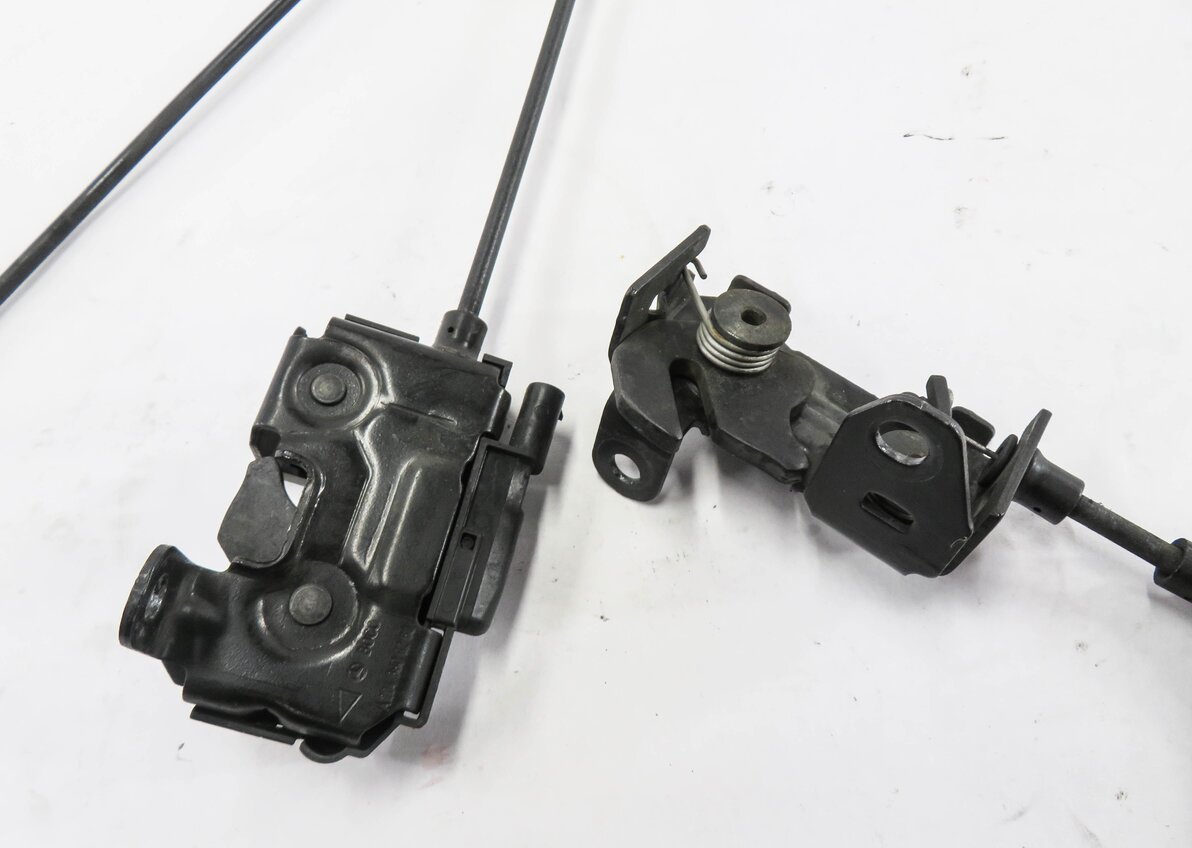 Thumbnail 7: 2013 MERCEDES E350 (W212) FRONT LEFT & RIGHT LOWER HOOD LOCK LATCH SET w/ CABLE