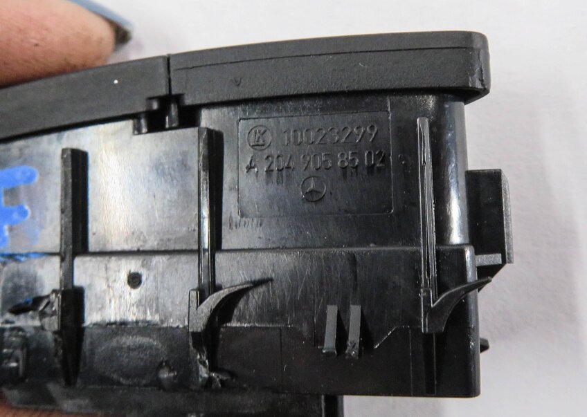 Thumbnail 7: 2013 MERCEDES E350 (W212) RIGHT FRONT PASSENGER DOOR LOCK SWITCH BUTTON
