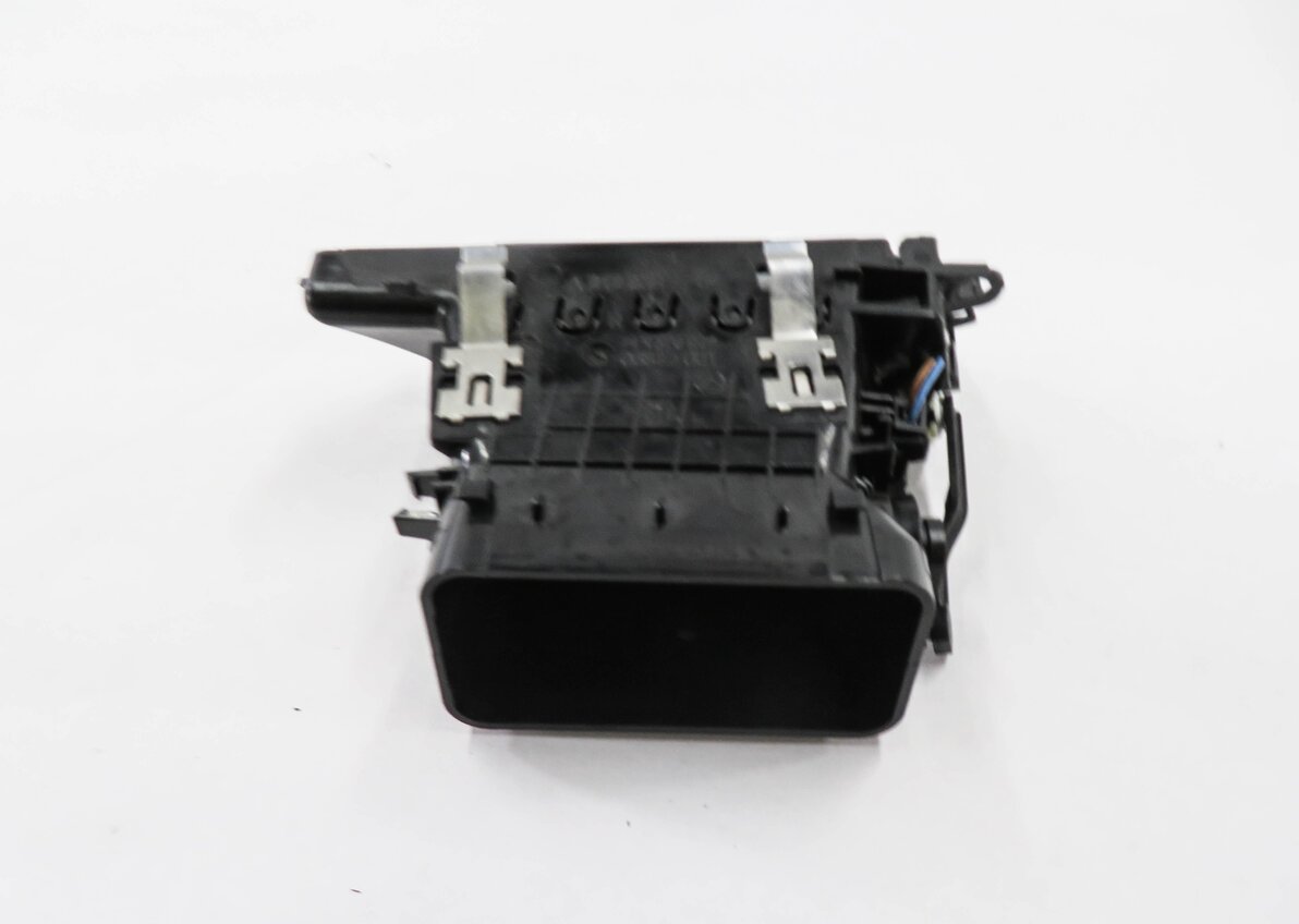 Thumbnail 5: 2013 MERCEDES E350 (W212) RIGHT FRONT PASSENGER DASH HEATER A/C AIR VENT