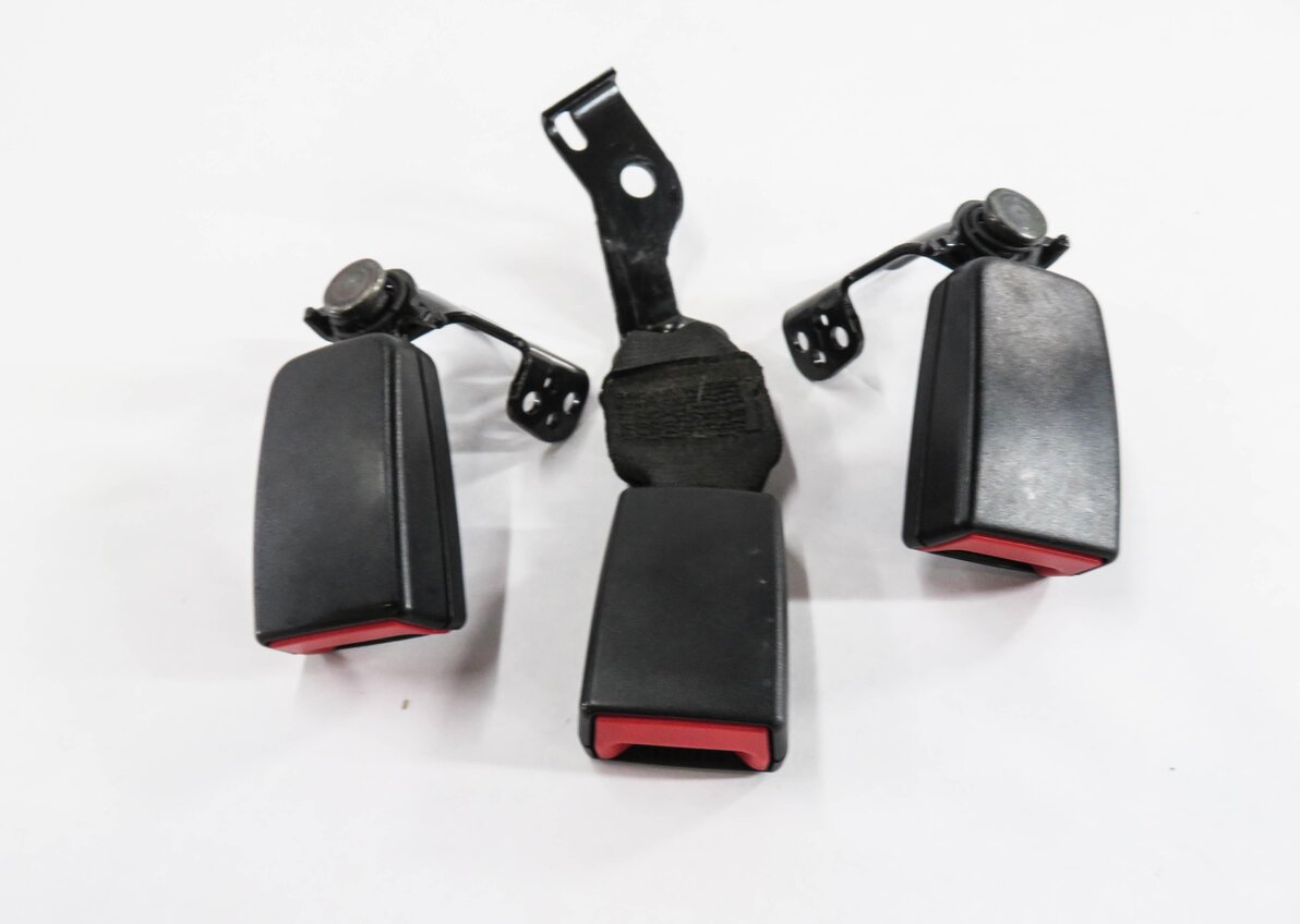 Thumbnail 2: 2013 MERCEDES E350 (W212) REAR SEAT SEATBELT BUCKLE RECEIVER SET-3 (BLACK)