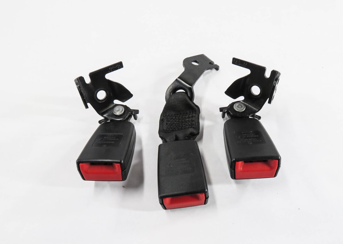 Thumbnail 5: 2013 MERCEDES E350 (W212) REAR SEAT SEATBELT BUCKLE RECEIVER SET-3 (BLACK)