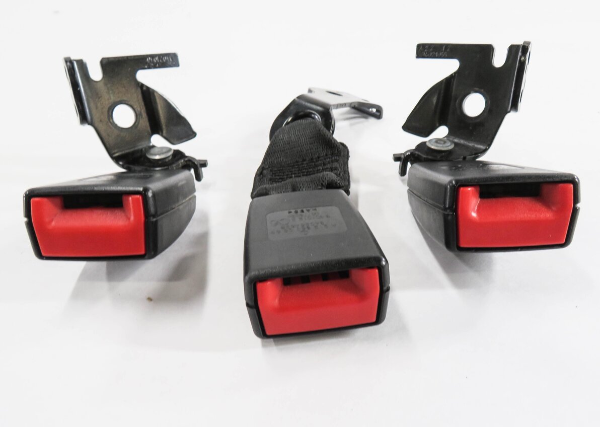 Thumbnail 6: 2013 MERCEDES E350 (W212) REAR SEAT SEATBELT BUCKLE RECEIVER SET-3 (BLACK)