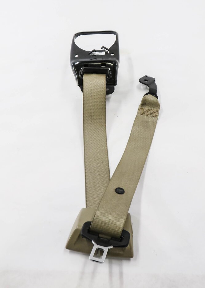 Thumbnail 2: 2013 MERCEDES E350 (W212) REAR SEAT - CENTER SEATBELT RETRACTOR (BEIGE)
