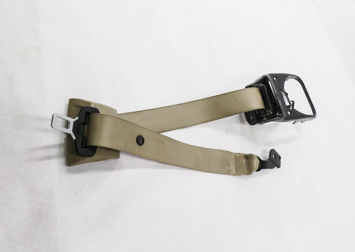 Thumbnail 3: 2013 MERCEDES E350 (W212) REAR SEAT - CENTER SEATBELT RETRACTOR (BEIGE)