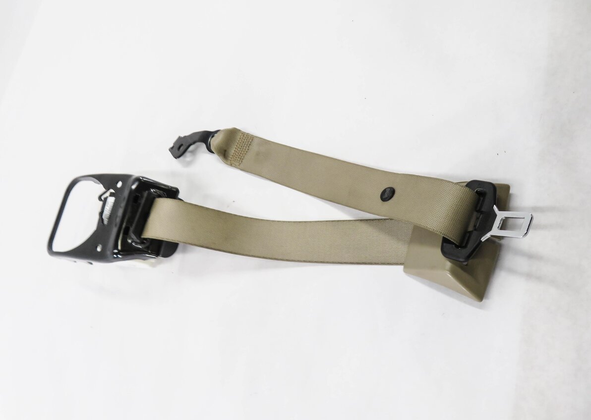 Thumbnail 4: 2013 MERCEDES E350 (W212) REAR SEAT - CENTER SEATBELT RETRACTOR (BEIGE)