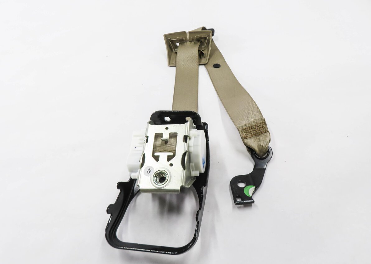 Thumbnail 5: 2013 MERCEDES E350 (W212) REAR SEAT - CENTER SEATBELT RETRACTOR (BEIGE)