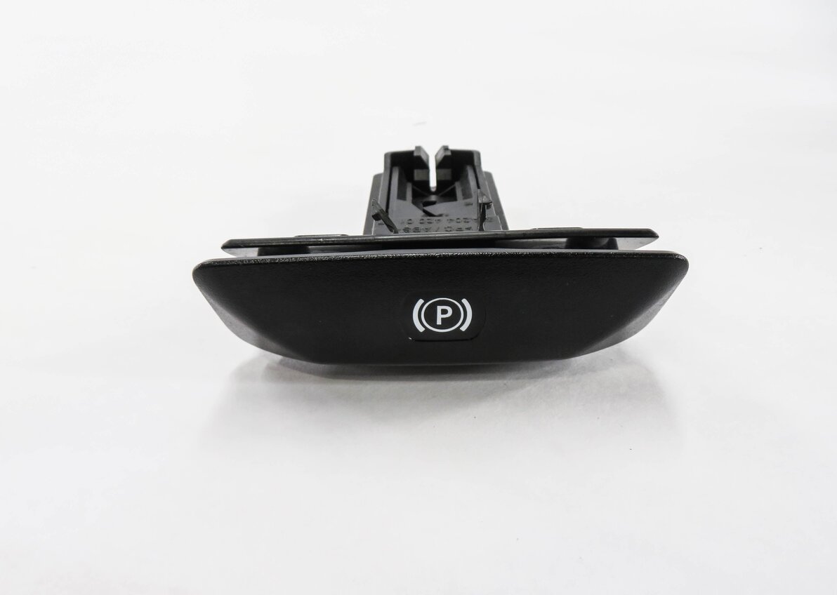 Thumbnail 6: 2013 MERCEDES E350 (W212) PARKING BRAKE RELEASE HANDLE
