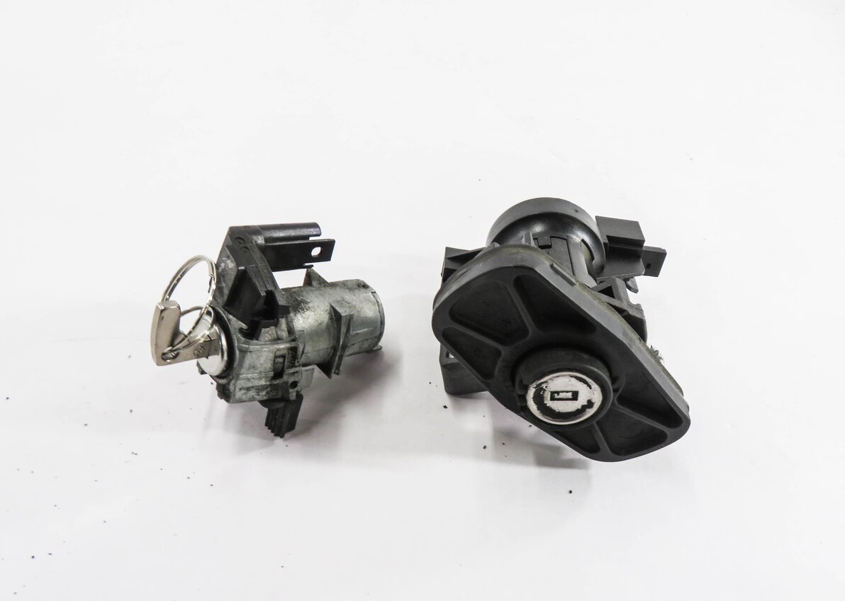 2013 MERCEDES E350 (W212) DRIVER DOOR HANDLE TRUNK LOCK CYLINDER w/ KEY SET