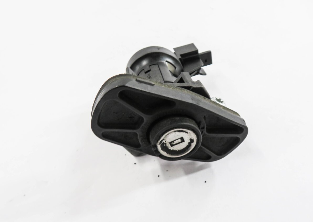 Thumbnail 5: 2013 MERCEDES E350 (W212) DRIVER DOOR HANDLE TRUNK LOCK CYLINDER w/ KEY SET