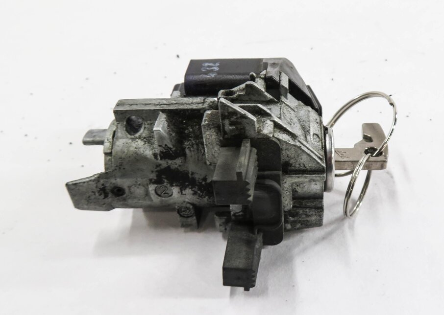 Thumbnail 9: 2013 MERCEDES E350 (W212) DRIVER DOOR HANDLE TRUNK LOCK CYLINDER w/ KEY SET