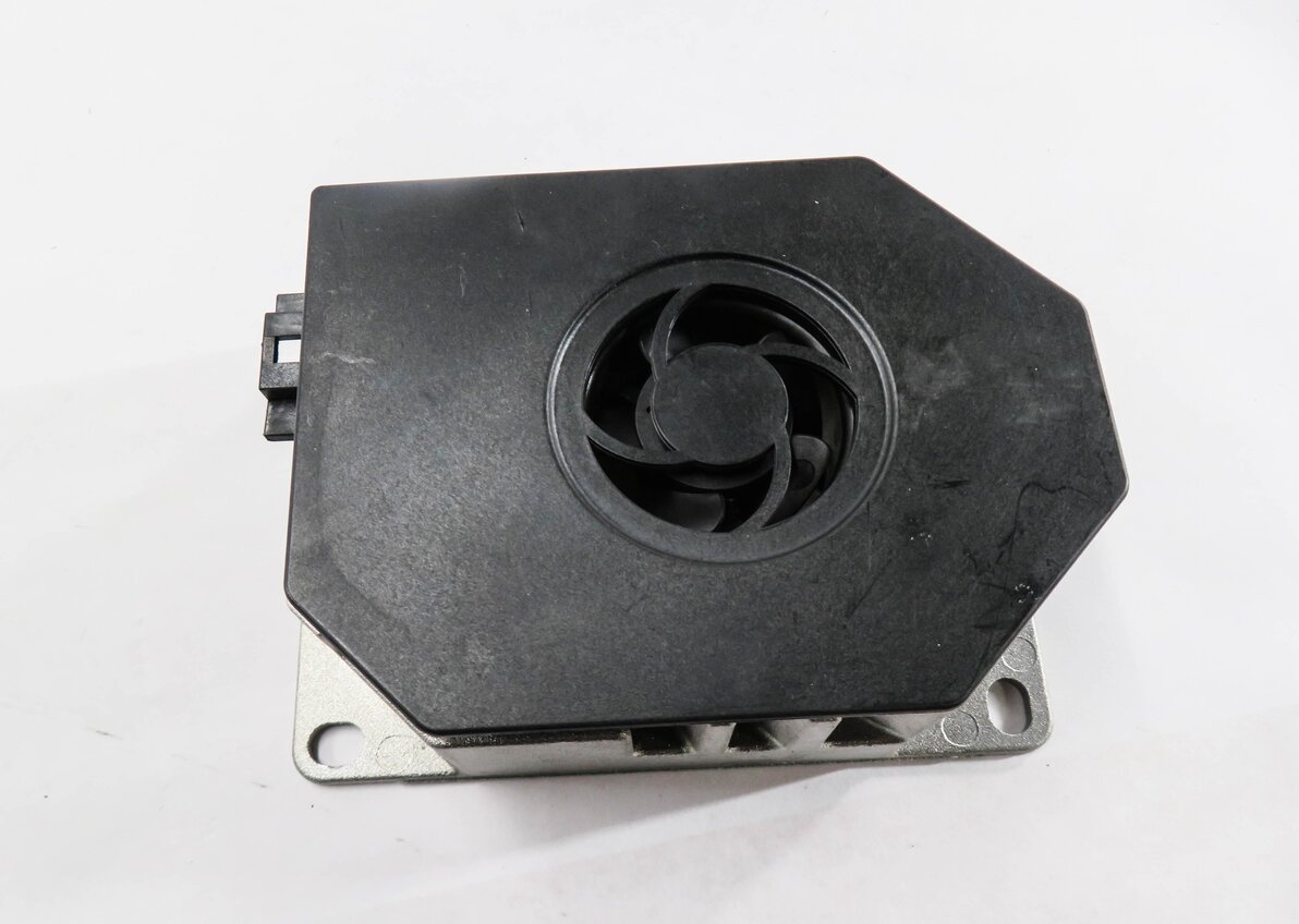 Thumbnail 2: 2013 MERCEDES E350 (W212) RADIO STEREO HARMAN BECKER SUB SUBWOOFER AMP AMPLIFIER