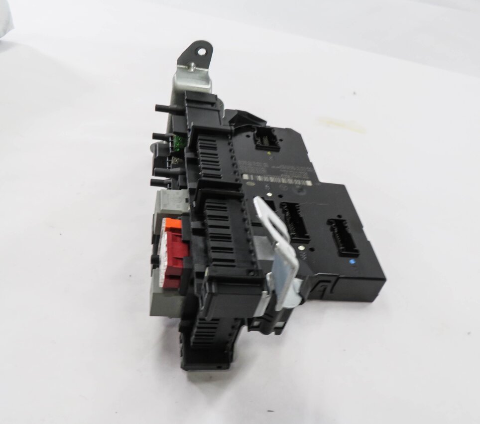 Thumbnail 4: 2013 MERCEDES E350 (W212) REAR SIGNAL ACQUISITON CONTROL MODULE FUSE BOX