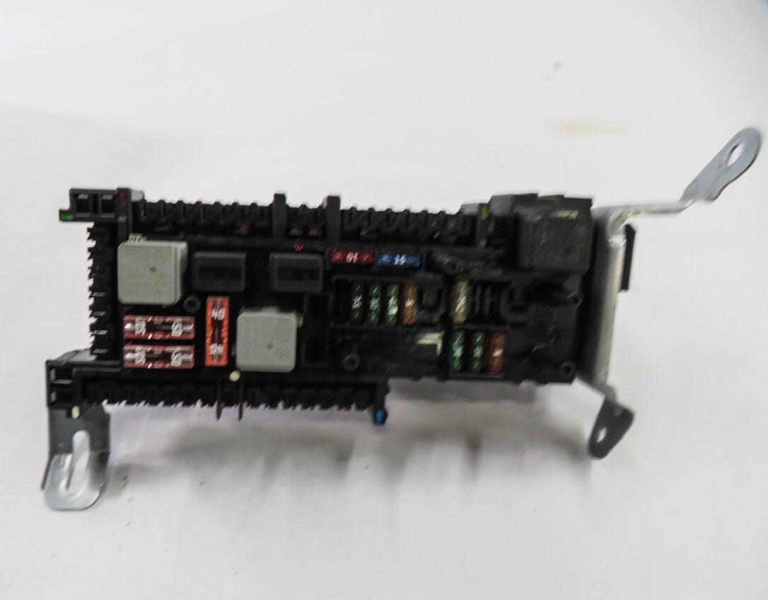 Thumbnail 6: 2013 MERCEDES E350 (W212) REAR SIGNAL ACQUISITON CONTROL MODULE FUSE BOX