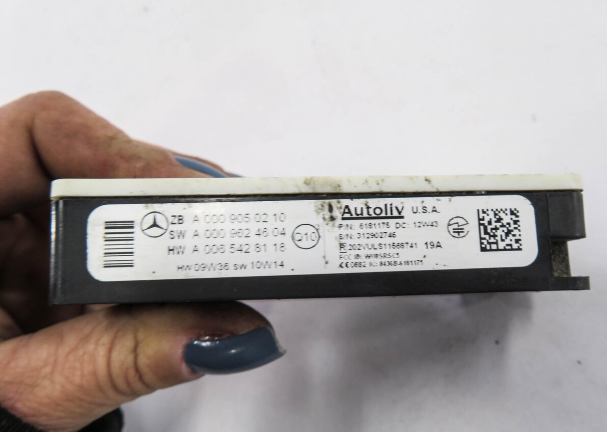 Thumbnail 6: 2013 MERCEDES E350 (W212) REAR BLIND SPOT RADAR SENSOR MODULE