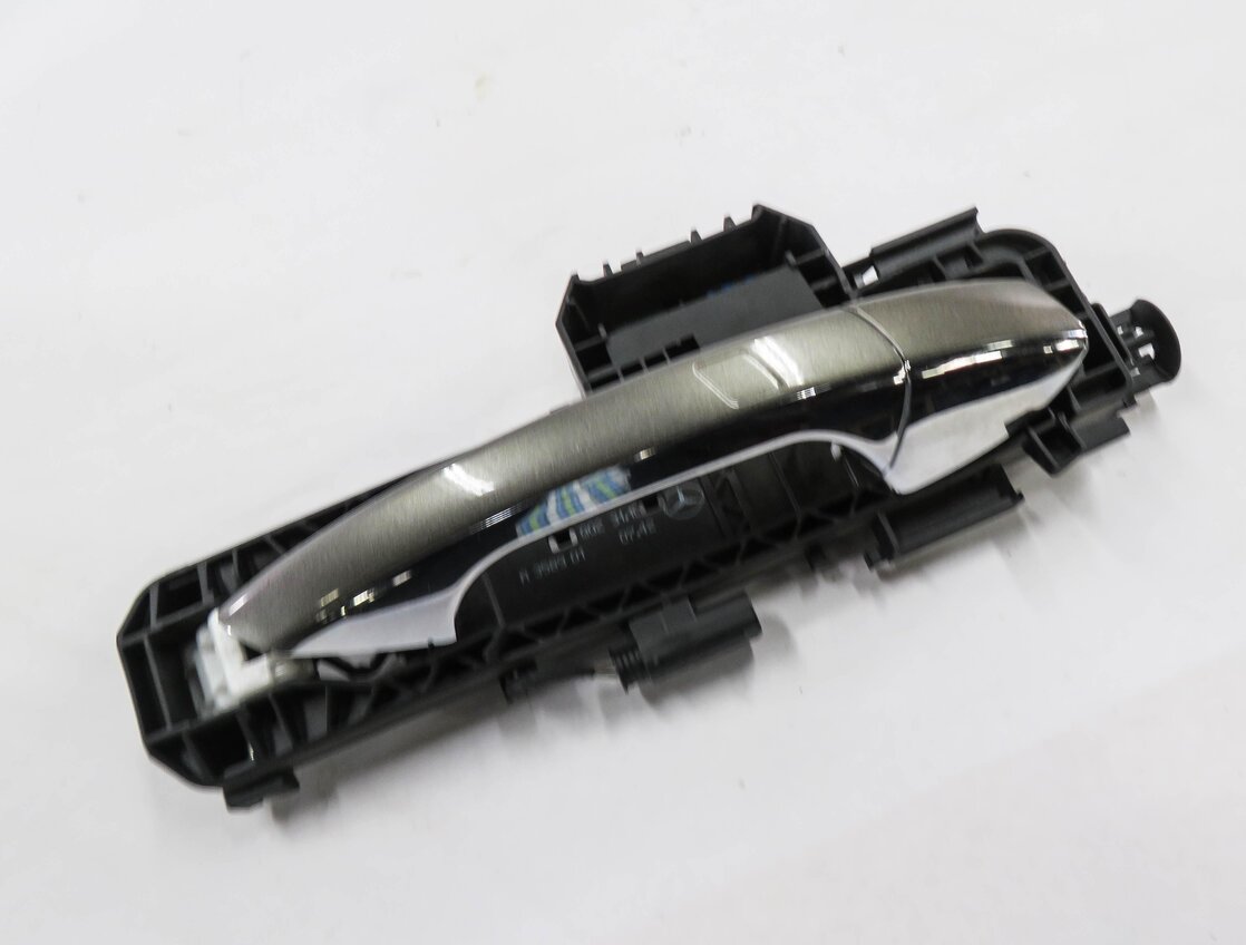 Thumbnail 1: 08-14 MERCEDES C300 C350 E350 E550 - RIGHT FRONT KEYLESS GO DOOR HANDLE (GRAY)