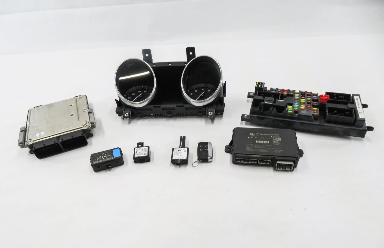 Thumbnail 3: 14 RANGE ROVER SPORT (L494) 3.0L SUPERCHARGED ENGINE IMMOBILIZER MODULE KEY SET