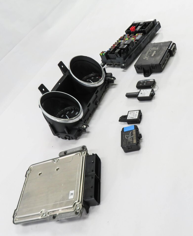 Thumbnail 5: 14 RANGE ROVER SPORT (L494) 3.0L SUPERCHARGED ENGINE IMMOBILIZER MODULE KEY SET