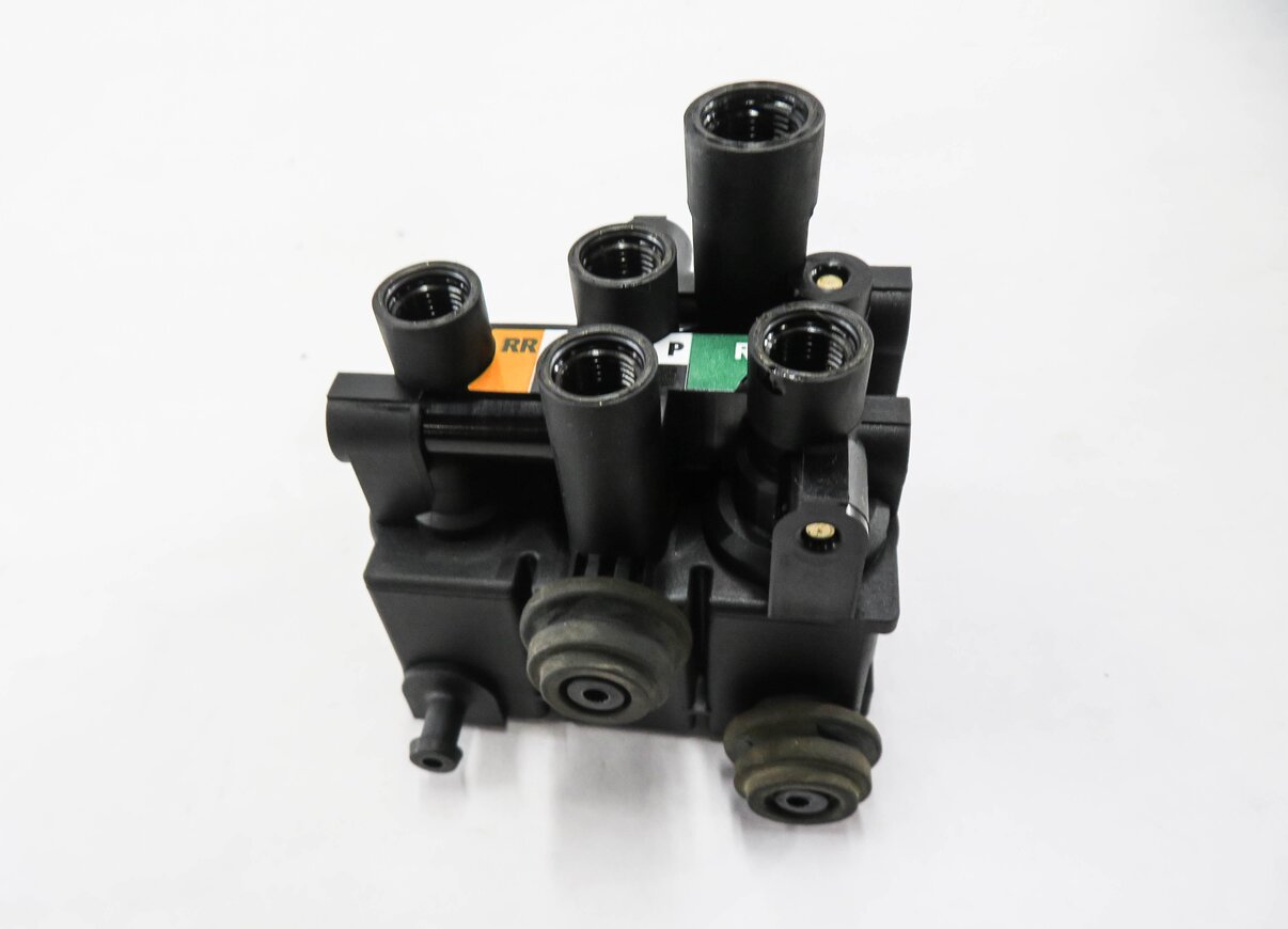 Thumbnail 2: 2014 RANGE ROVER SPORT (L494) REAR AIR SUSPENSION VALVE BLOCK