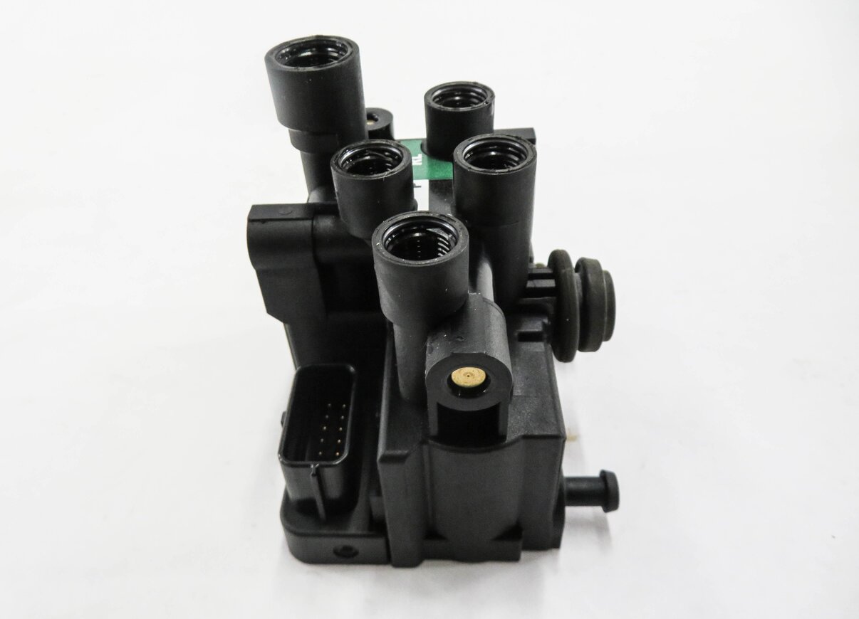 Thumbnail 4: 2014 RANGE ROVER SPORT (L494) REAR AIR SUSPENSION VALVE BLOCK