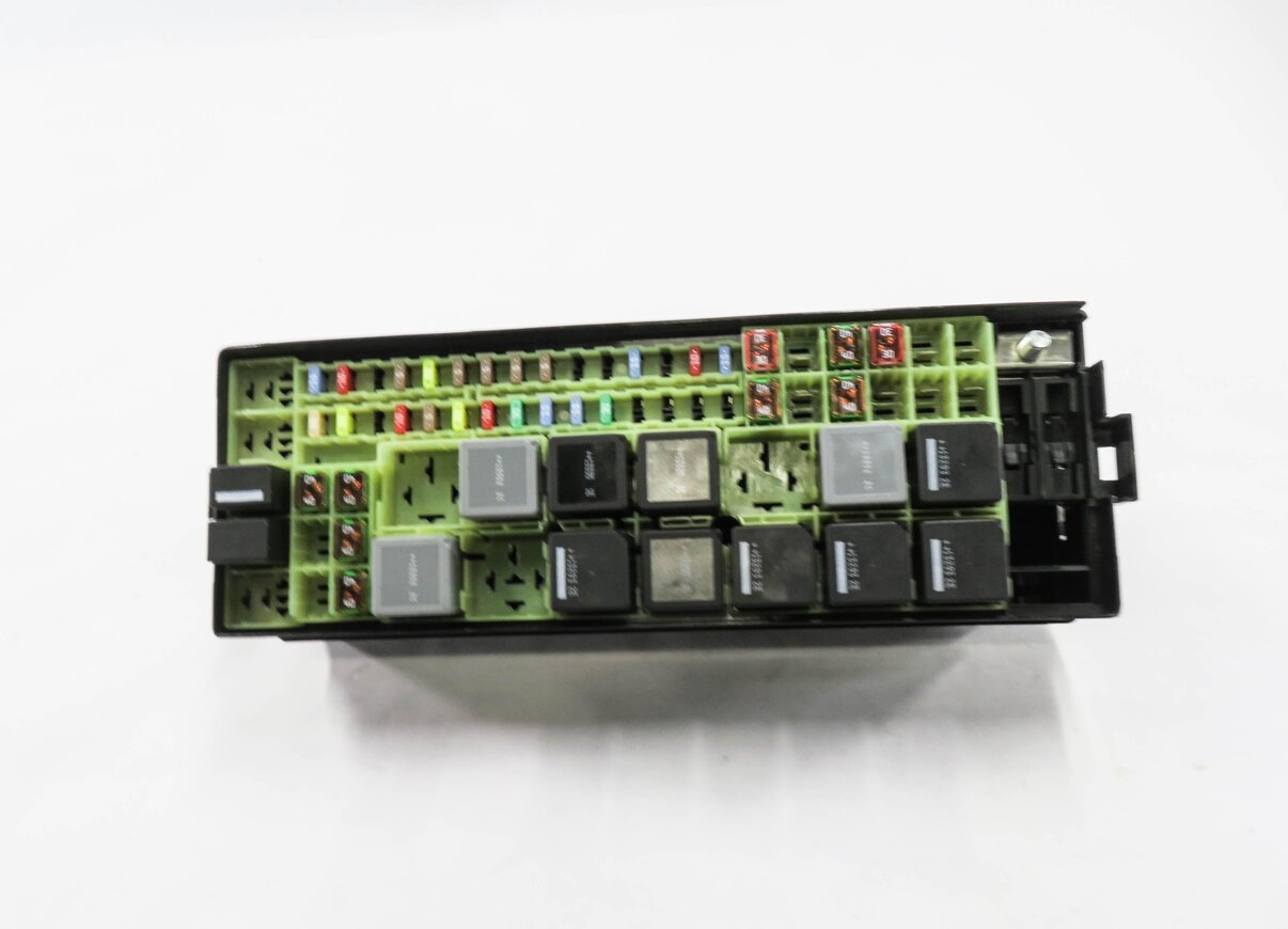 Thumbnail 1: 2014 RANGE ROVER SPORT (L494) 3.0L SUPERCHARGED ENGINE FUSE BOX