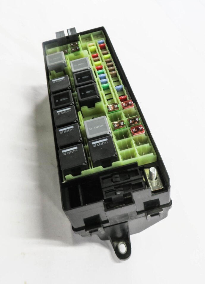 Thumbnail 3: 2014 RANGE ROVER SPORT (L494) 3.0L SUPERCHARGED ENGINE FUSE BOX