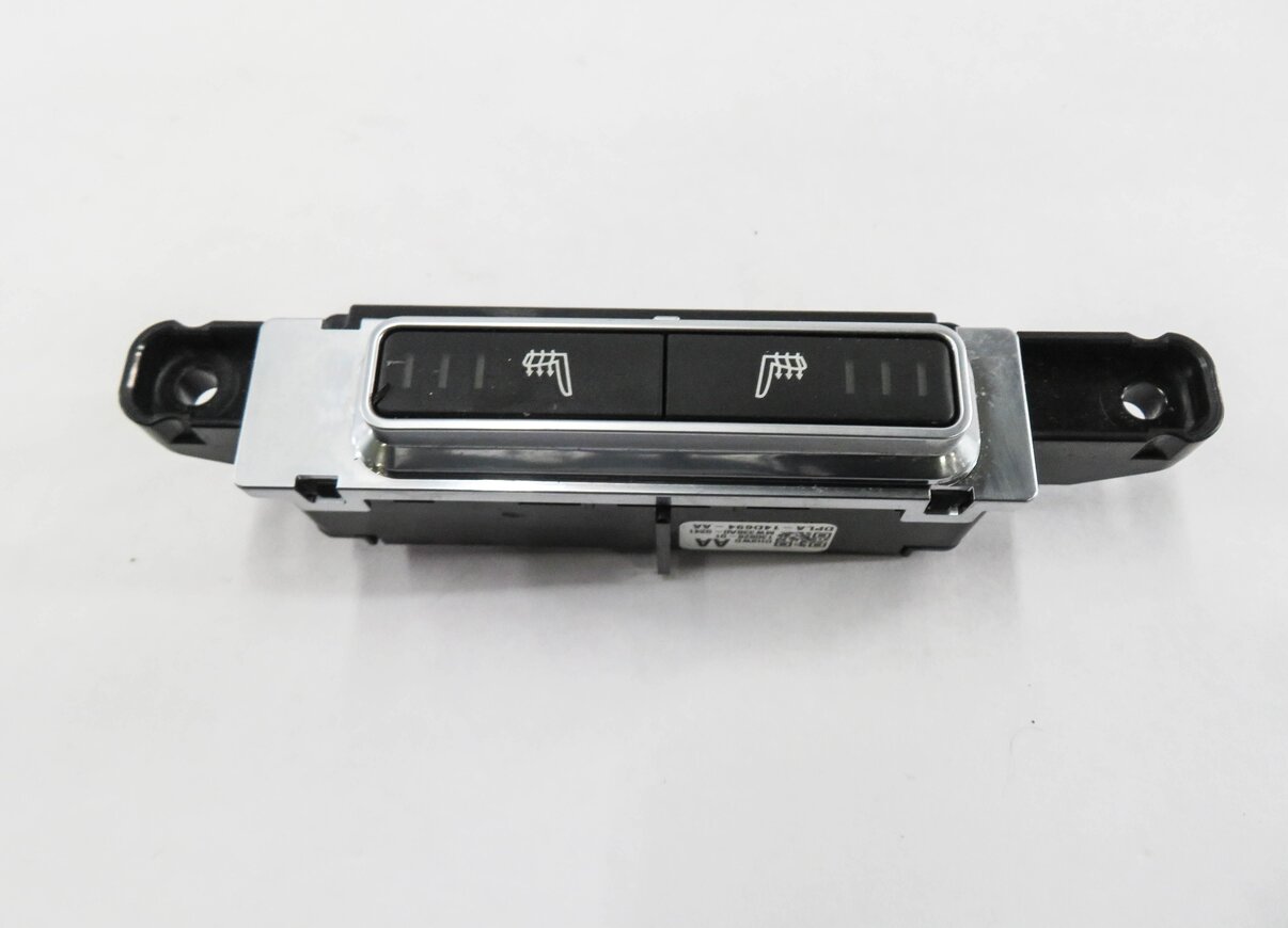 Thumbnail 5: 2014 RANGE ROVER SPORT (L494) HEATED SEAT SWITCH BUTTON