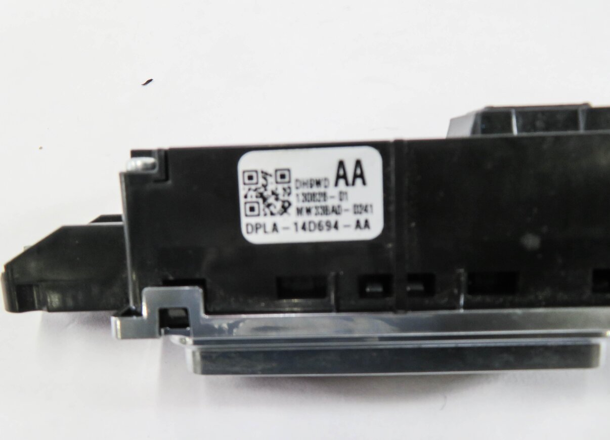 Thumbnail 7: 2014 RANGE ROVER SPORT (L494) HEATED SEAT SWITCH BUTTON