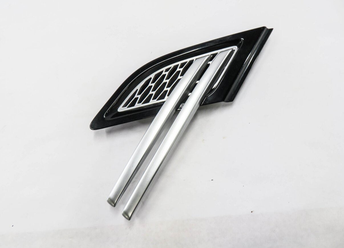 Thumbnail 2: 2014 RANGE ROVER SPORT (L494) LEFT FRONT DRIVER FENDER AIR VENT GRILLE TRIM