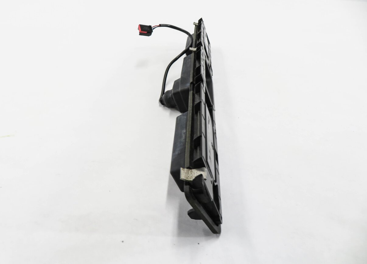 Thumbnail 3: 2014 RANGE ROVER SPORT (L494) REAR TRUNK HANDLE w/ LICENSE PLATE LIGHTS