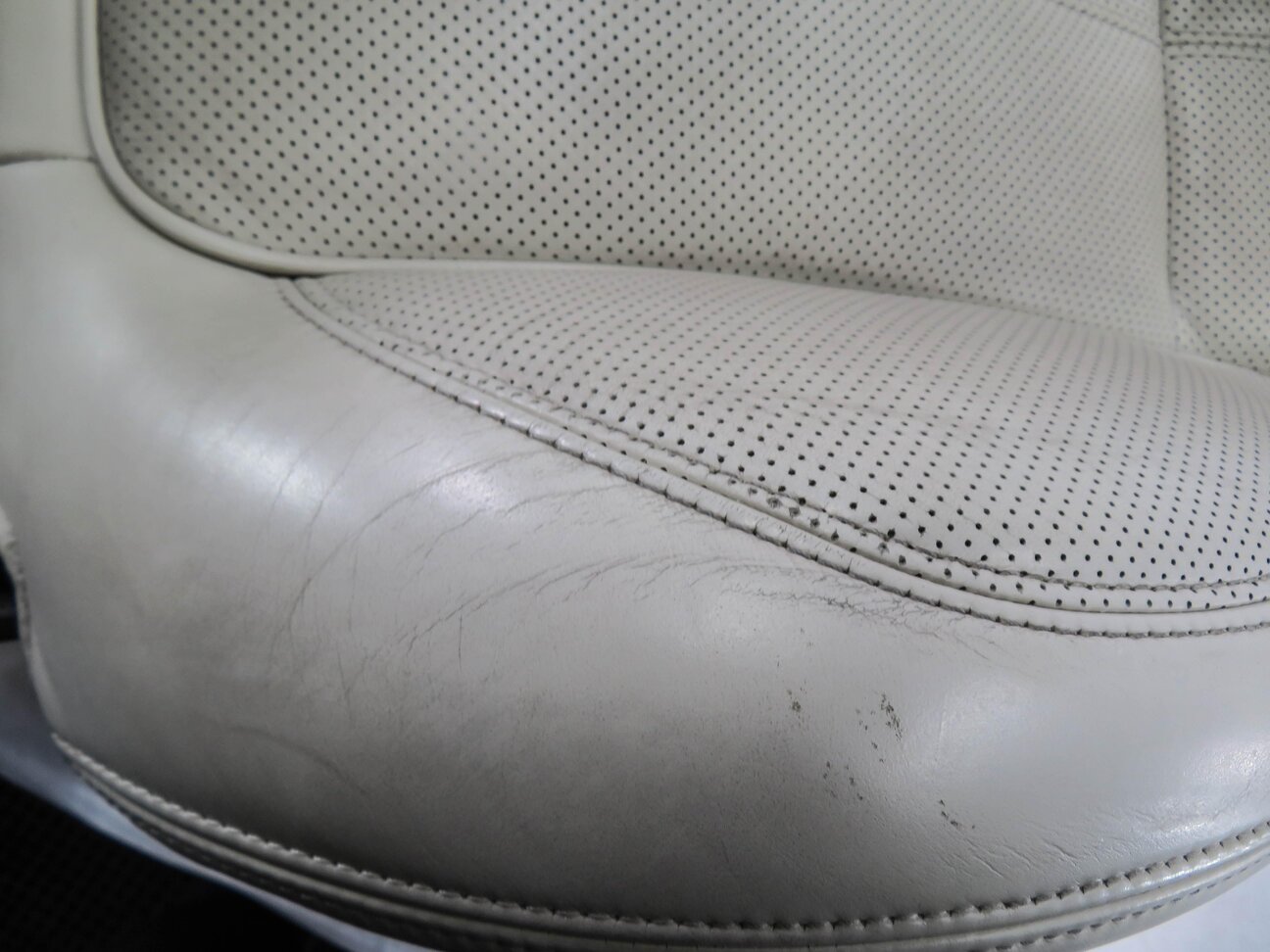Thumbnail 8: 2014 RANGE ROVER SPORT (L494) DRIVER - UPPER TOP HEATED SEAT CUSHION (IVORY)