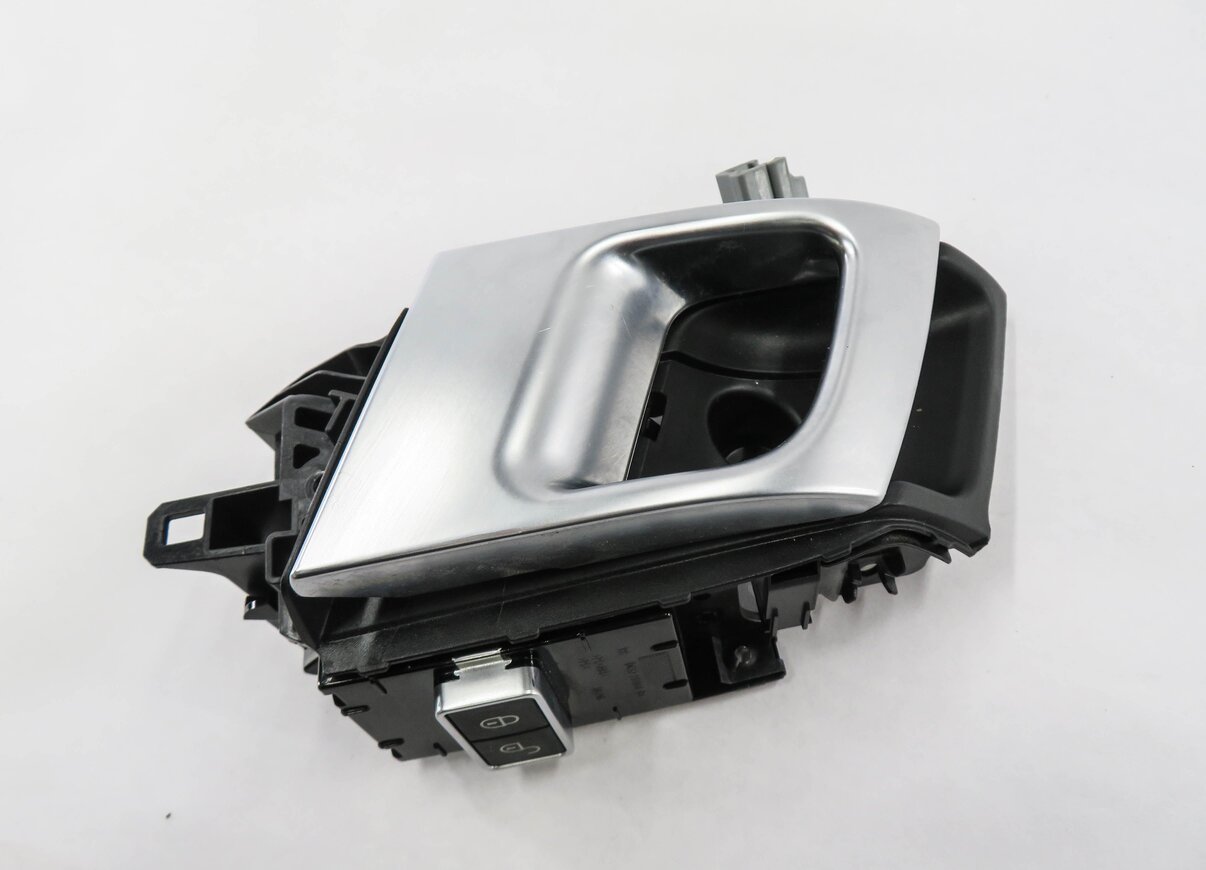 Thumbnail 3: 2013-2022 RANGE ROVER SPORT DISCOVERY (L404 L462 L494) RIGHT REAR DOOR HANDLE